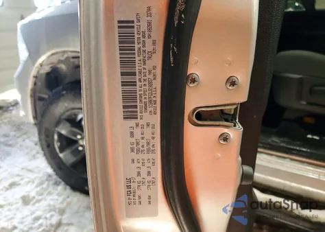 2018 Ram 1500 St z USA, uszkodzony, nr VIN 1C6RR7FG3JS102657